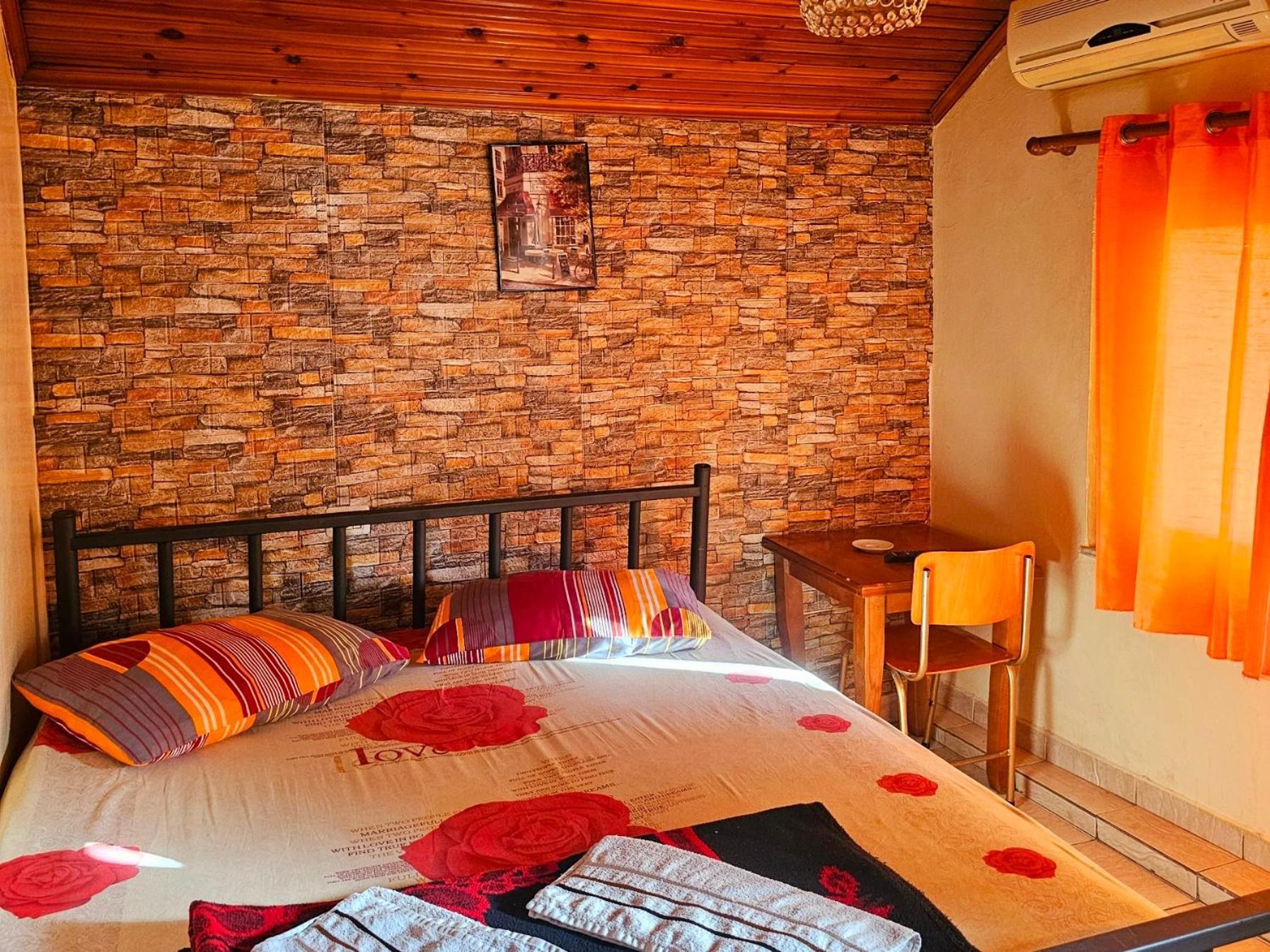 Dafina Hotel Tiranë Phòng bức ảnh