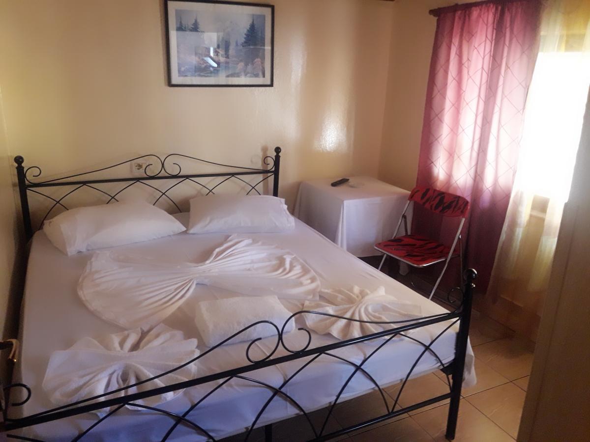 Dafina Hotel Tiranë Ngoại thất bức ảnh